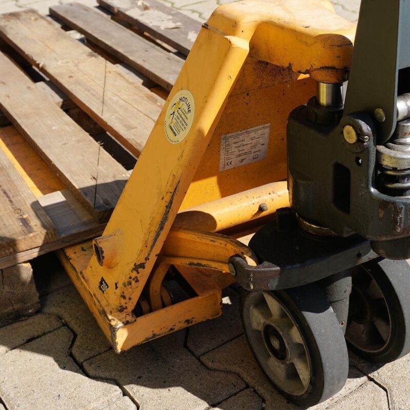 Does soil type affect turf laying